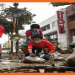 「熊本豪雨のあと、ボランティアで手伝いをする子供達です」⇒一見素晴らしい画像に見えるが、実は命の危険と隣り合わせとなっていて…